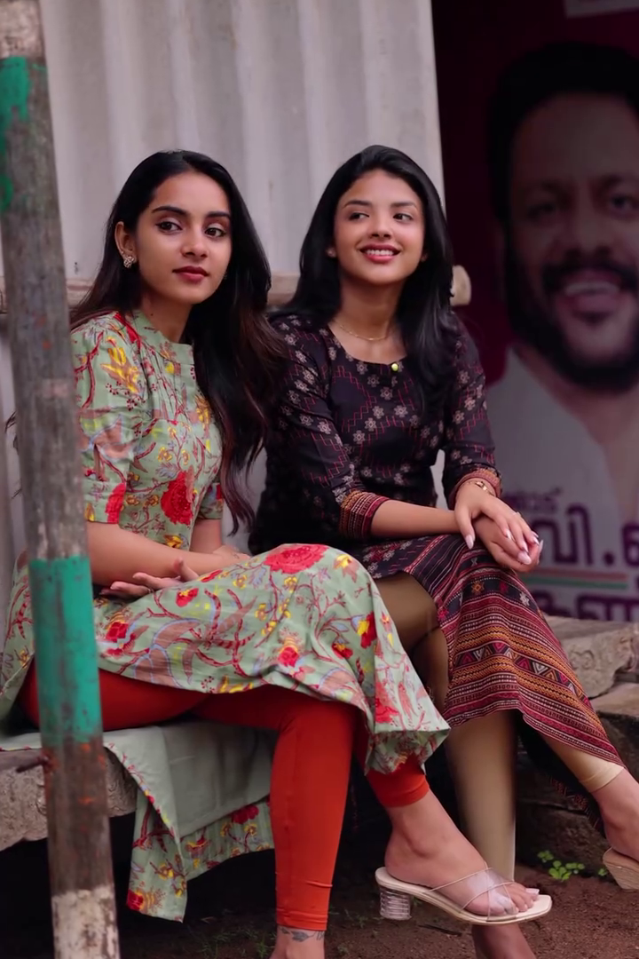 Gulmohar Ikaat kurties