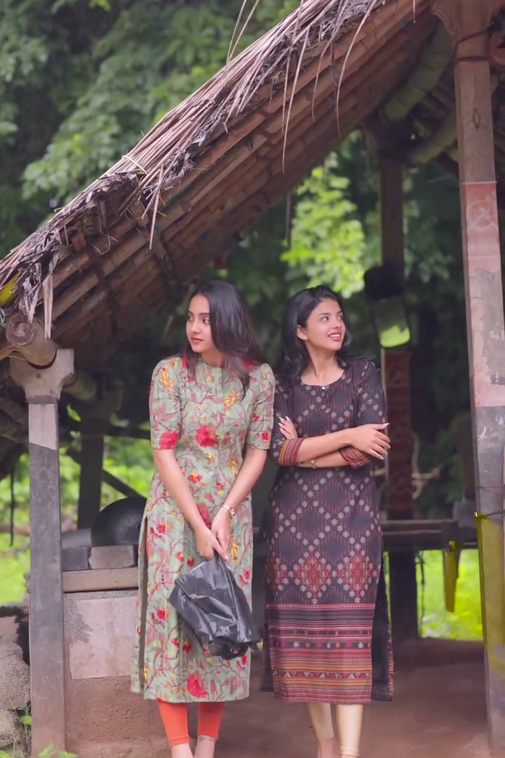 Gulmohar Ikaat kurties
