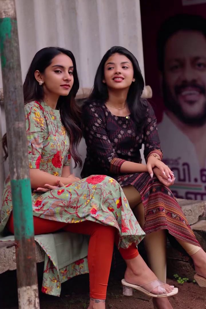 Gulmohar Ikaat kurties