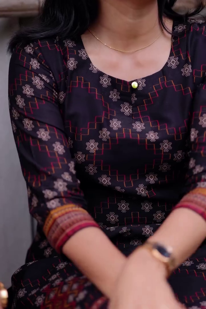 Gulmohar Ikaat kurties